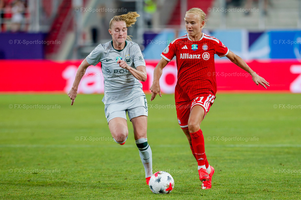 Supercup-Frauen-Bayern-Muenchen-vs-VfL-Wolfsburg 059 | Sportfotos und Eventgalerien von FX-Sportfotografie. Bilder von Fußball, Vereinsveranstaltungen und Events direkt ansehen und als Download bestellen. - Realisiert mit Pictrs.com