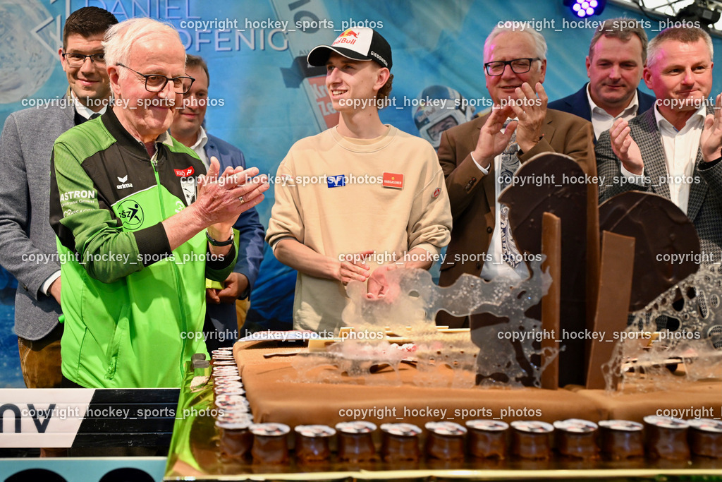 Empfang Daniel Tschofenig | Landeshauptmann Stellvertreter Martin Gruber, Obmann SV Achomitz Martin Wiegele, Torten Anschnitt, Landtagspräsident Kärnten Reinhart Rohr, Empfang Daniel Tschofenig, Empfang Daniel Tschofenig am 10.05.2025 in Hohenthurn (Mehrzweckhaus Hohenthuurn), Austria, (Photo by Bernd Stefan)