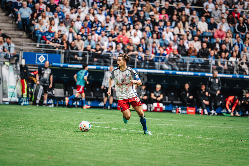 Fußball | Männer | Saison 2023/2024 | 2. Fußball-Bundesliga | 28. Spieltag | Hamburger SV vs. 1. FC Kaiserslautern | 06.04.2024 | Noah Katterbach (#33, HSV)