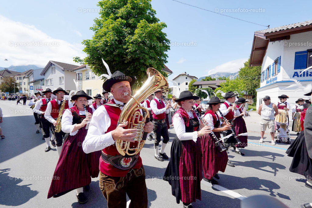08c-HOEFEN-Bundesmusikfest-2023-Juni16-Reutte-DSC01778 | Info aus dem Bezirk Reutte/Ausserfern Tirol sowie eine umfangreiche Bilddatenbank über die gesamte Region: Lechtal, Talkessel Reutte, Tannheimertal, Zwischentoren. Lech, Plansee, Zugspitze, Grenztunnel, B179, Fernpassstraße, Verkehr, Lawinen, Tradition, - Realisiert mit Pictrs.com