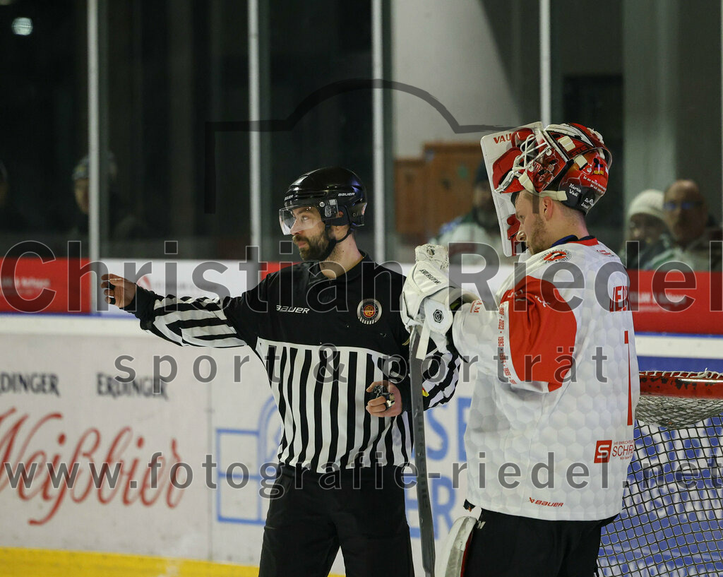 2024-01-12_102_TSV_Erding_gegen_EV_Dingolfing | Erding, Deutschland, 12.01.2024:
Eishockey, Bayernliga Vorrunde 2023 / 2024, 24. Spieltag, TSV Erding gegen EV Dingolfing, Endergebnis: 10:2

Dennis Jedrus (EV Dingolfing, #1)

Foto: Christian Riedel / fotografie-riedel.net