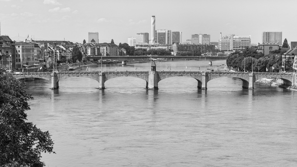 Mittlere Rheinbrücke | Die Mittlere Rheinbrücke in Basel, Schweiz. - Realisiert mit Pictrs.com