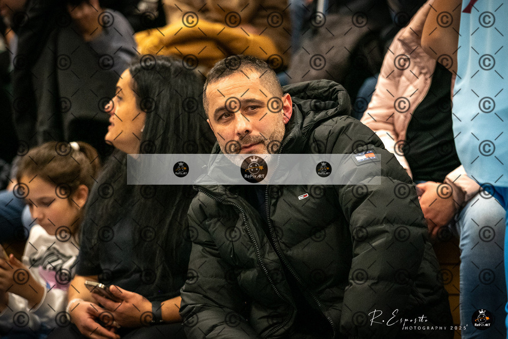 20251129_FCR-Hallenturnier-C_RAW-1_027-59 | Sport und Naturfotografie von Roberto Esposito zeigt echte Momente Bewegung und die Schönheit der Natur. Ausdrucksstarke Bilder schaffen Emotionen.