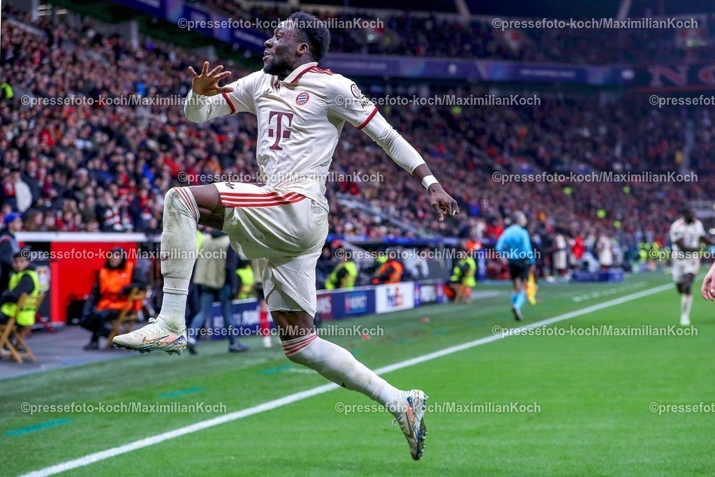 UCL11032501065 | 11.03.2025, Fußball, UEFA Champions League, Bayer 04 Leverkusen - FC Bayern München, Achtelfinale Rückspiel, BayArena, Saison 2024 2025: Torjubel nach dem 2:0 durch Torschütze Alphonso Davies (FC Bayern #19)DFB regulations prohibit any use of photographs as image sequences and or quasi-video.