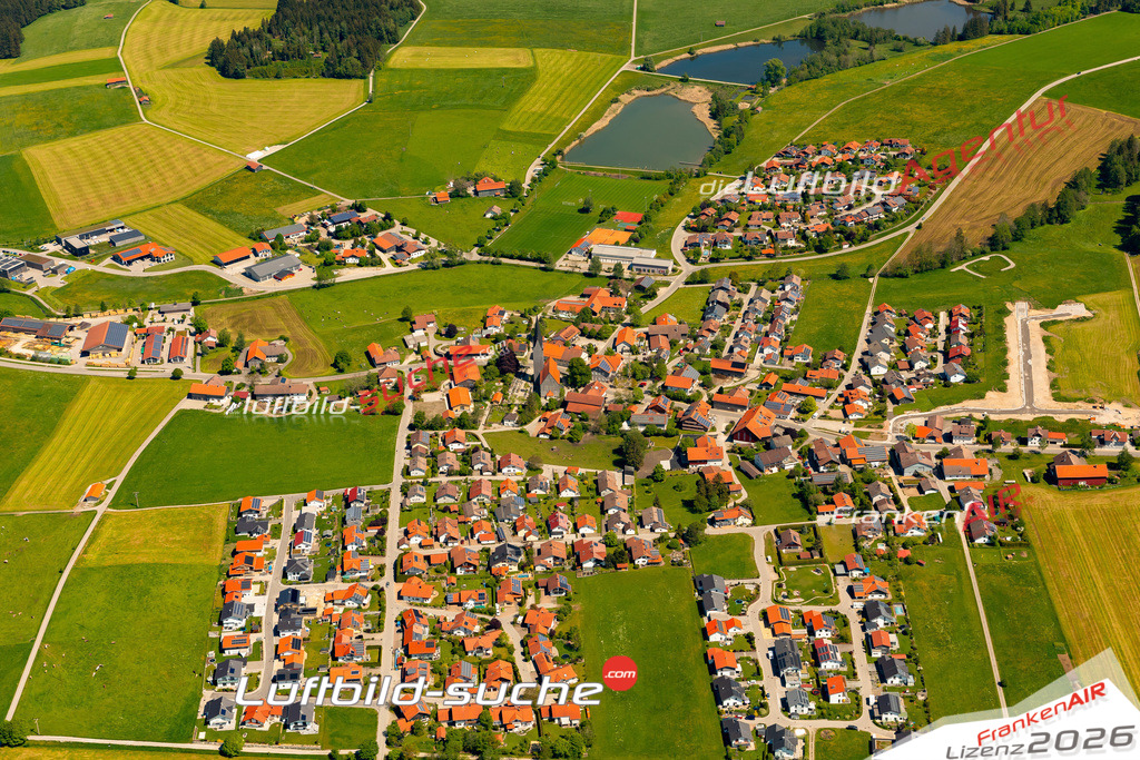 Das Luftbild zeigt :  Wald - Die Luftaufnahme wurde 2024 vom UL-Flugzeug aus erstellt ( keine Drohne ) - Hochauflösende Luftaufnahme - Für grossformatige Ausdrucke geeignet. Die Geschenkidee !Mit Lizenz und Bildrechte bestellbar
