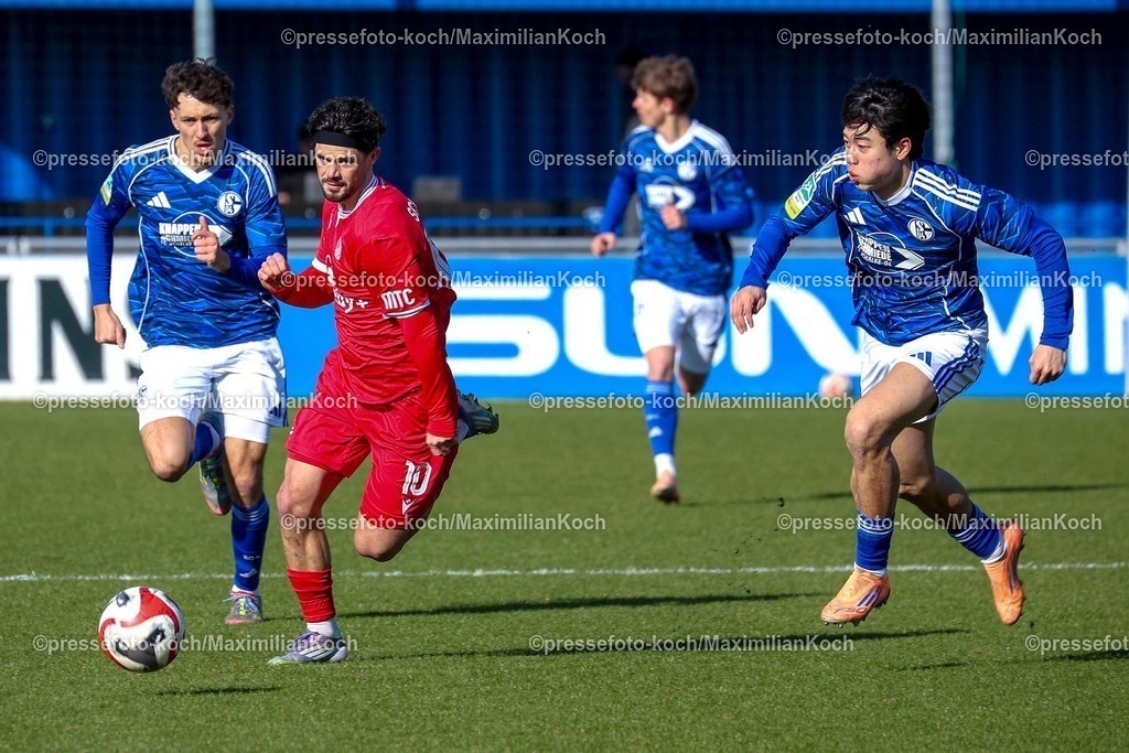 xSSCx15022601020 | 15.02.2026, xsscx, Herren Fussball, FC Schalke 04 U23 - Wuppertaler SV, Regionalliga West, 22. Spieltag, Parkstadion, Saison 2025 2026: Vincent Schaub (Wuppertaler SV #10) im Zweikampf gegen In-gyom Jung (FC Schalke 04 #24) DFB regulations prohibit any use of photographs as image sequences and or quasi-video. Photo: xSandraxScherningxPressefotoKochx