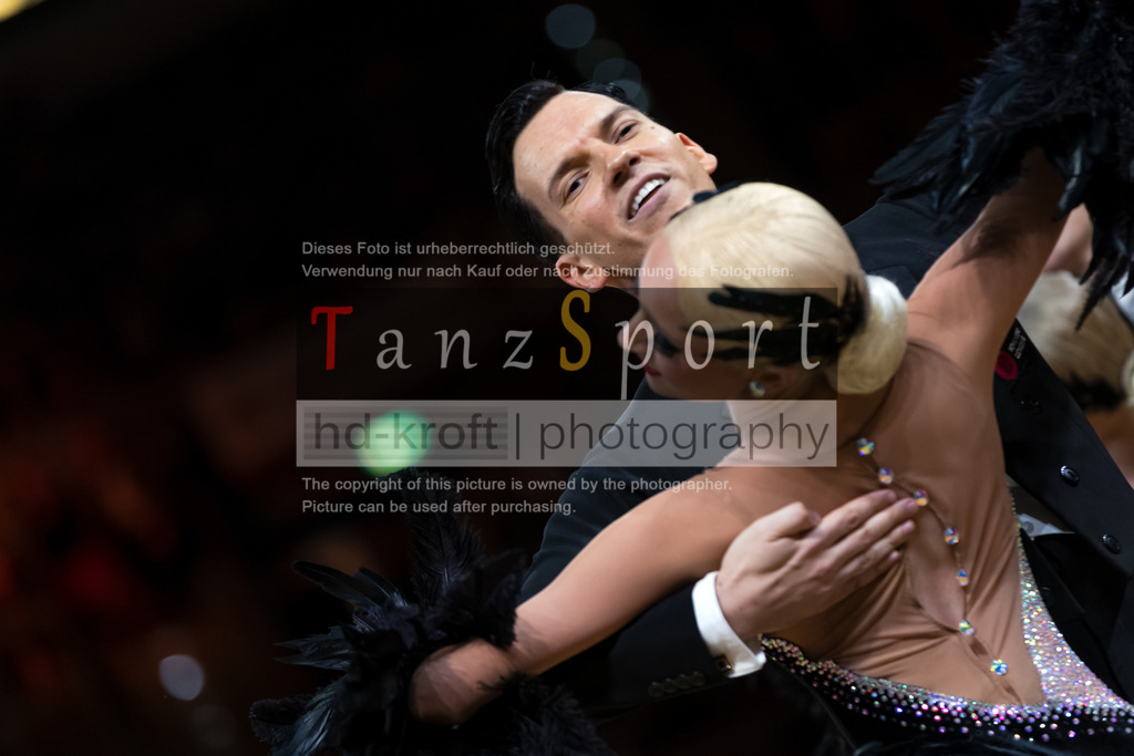 20241109_DM-Formationen_6555 | Tanzsportbilder, Standardtanz, Lateintanz, WDSF, DTV, LTVB, dancecomp, goc, hessen tanzt, blaues band der spree, walzer, tango, wiener walzer, slowfox, quickstepp, samba, rumba, cha-cha-cha, paso doble. jive, hd-kroft photography, turniertanzsport