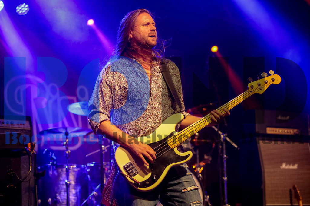 Purple Rising  {date} -  | {headline}(Foto: Sebastian Sendlak / BOND) - Realisiert mit Pictrs.com