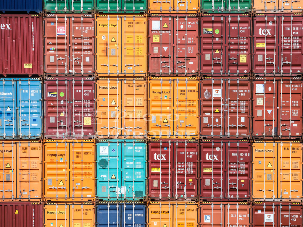 unbenannt-0410 | Rotterdam ist einer der weltweit größten Seehäfen und zugleich der größte Tiefwasserhafen Europas. Dieser Hafen befindet sich im Rhein-Maas-Delta an der Mündung des Rheins und verzeichnete im Jahr 2020 einen Seegüterumschlag von insgesamt 436,8 Millionen Tonnen. - Realisiert mit Pictrs.com