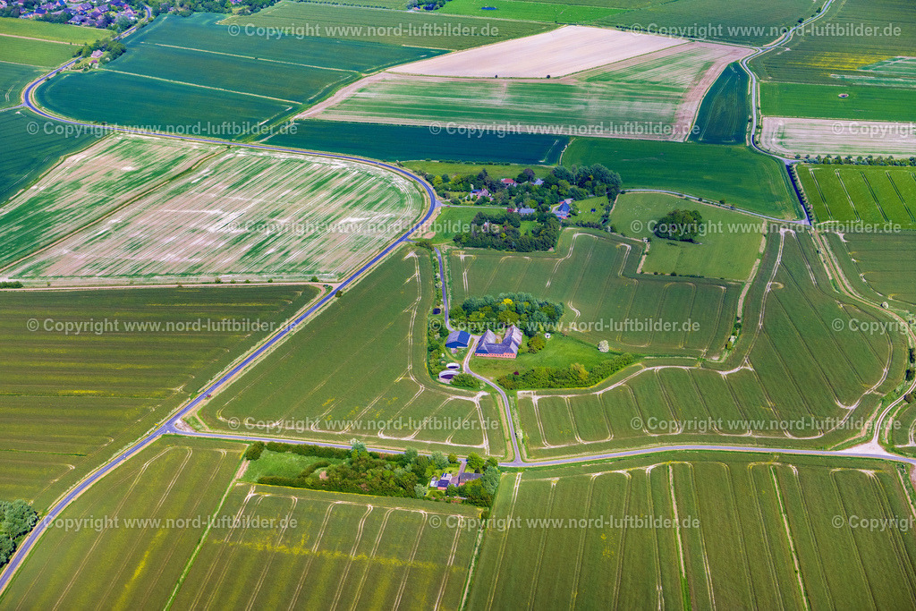 Emmelsbüll_ELS_0021300523 | EMMELSBüLL-HORSBüLL 30.05.2023 Ortsansicht der Straßen und Häuser der Wohngebiete in Emmelsbüll-Horsbüll im Bundesland Schleswig-Holstein, Deutschland. // Town View of the streets and houses of the residential areas in Emmelsbuell-Horsbuell in the state Schleswig-Holstein, Germany. Foto: Martin Elsen