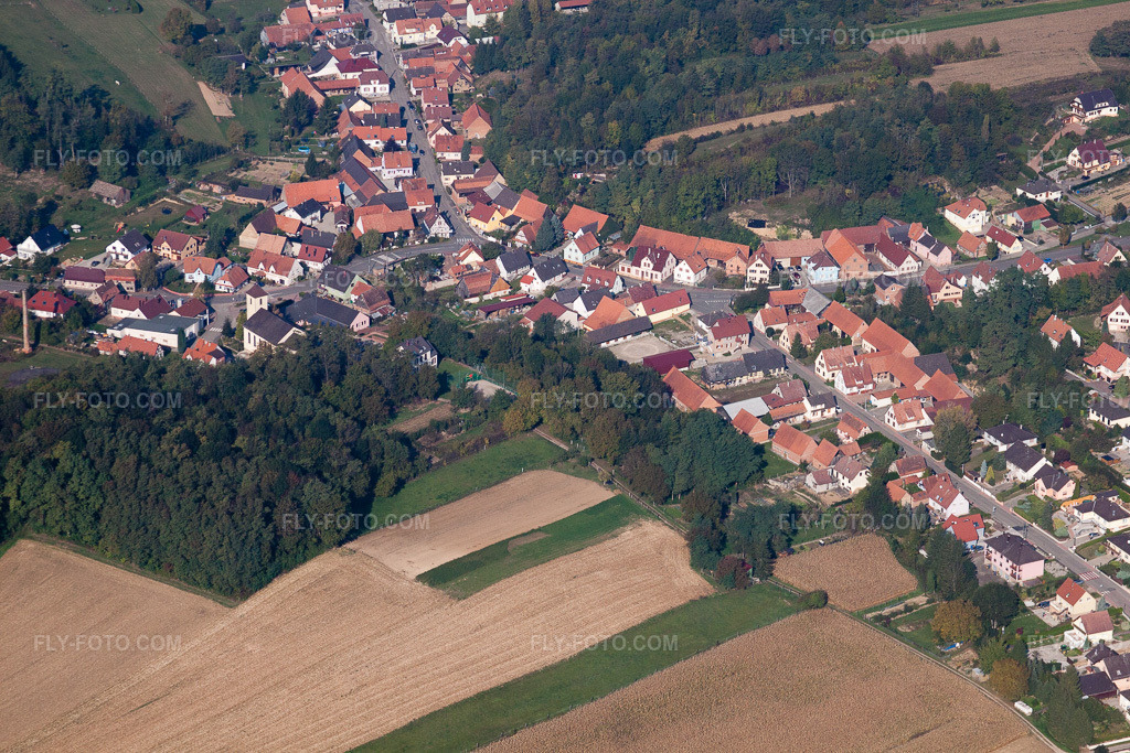 Aerial view: View of the town in Neewiller-près-Lauterbourg in the state Bas-Rhin, France.Photo: IMG_45909.jpg taken on 10/16/2011 by Werner Riehm/FLY-FOTO.comResolution of the original: 4752 x 3168 px