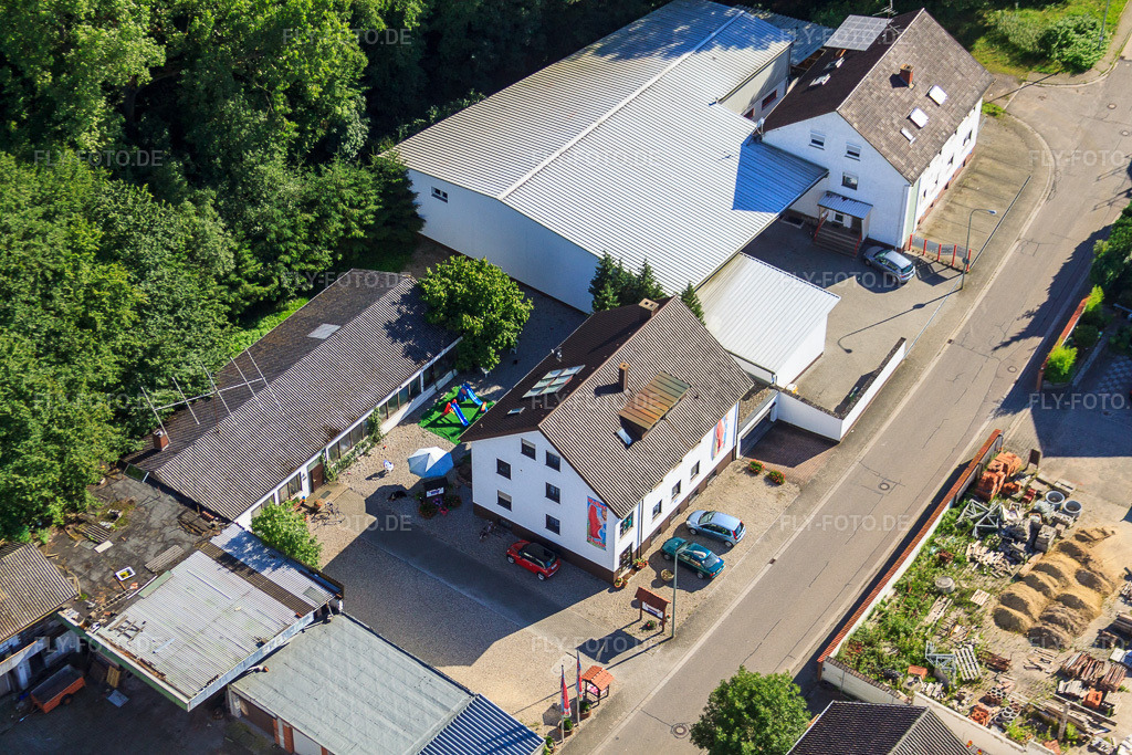 Luftbild: Elsässer Straße, Schuh-Walber in Kandel im Bundesland Rheinland-Pfalz in Deutschland. Foto: IMG_30667.jpg vom 31.07.2010 durch Werner Riehm/FLY-FOTO.de
