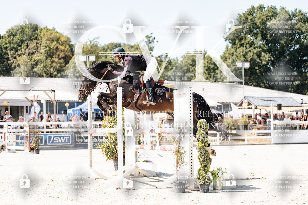 CK909440 | Turnierfotografie Pferdefotografie Trier Rheinland-Pfalz Pferdesport Reitsport Tierfotografie Sportfotografie Pferdevideo Pferdevideografie Equestrianvideography equestrianphotography  - Realisiert mit Pictrs.com