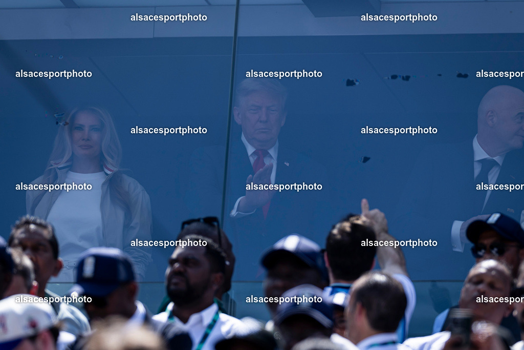 FOOTBALL : Argentine vs Espagne – Finale de la Coupe du Monde FIFA 2026. New York New Jersey Stadium, East Rutherford, New Jersey, États-Unis. 19/07/2026. | Le président des États-Unis Donald Trump et la Première dame Melania Trump assistent à la finale de la Coupe du Monde de la FIFA 2026 entre l'Argentine et l'Espagne depuis la tribune officielle du New York New Jersey Stadium d'East Rutherford, New Jersey, États-Unis, le 19 juillet 2026.