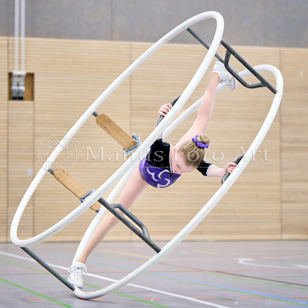 B-DSC04885 | Professionelle Sportfotografie in Hamburg, Schleswig-Holstein und Niedersachsen – spezialisiert auf Rhönrad, Geräteturnen, Leistungsturnen und rhythmische Sportgymnastik. Bundesweite Begleitung von Rhönrad-Events. Jetzt Sport-Fotos - Realisiert mit Pictrs.com