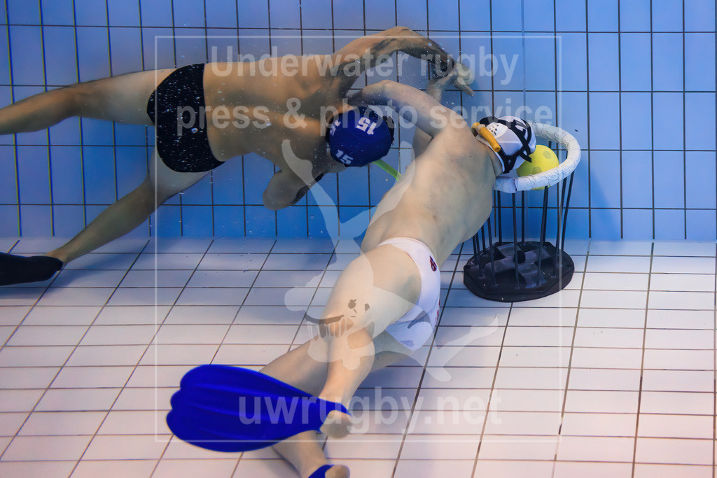 Underwater rugby action press picture | Bamberg, Germany - March 04 2023: Underwater rugby training camp of the Tauchclub Bamberg together with the Austrian national team. - Realisiert mit Pictrs.com