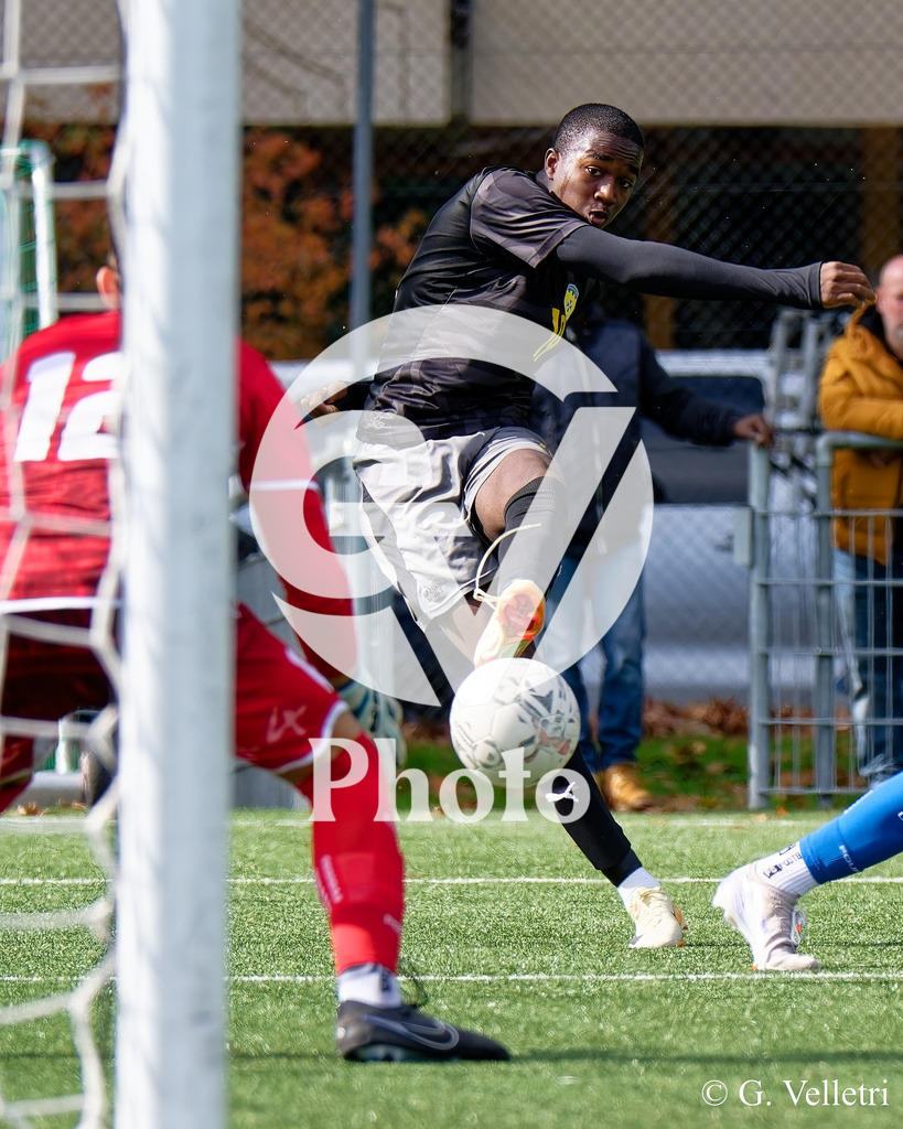 Youth League A - CS Italien - FC Plan-les-Ouates | Isaac Silly Kanoute (19 FC Plan-les-Ouates) durant le match de Youth League A entre CS Italien et FC Plan-les-Ouates au Stade du Bois-de-la-Bâtie à Petit-Lancy, Suisse