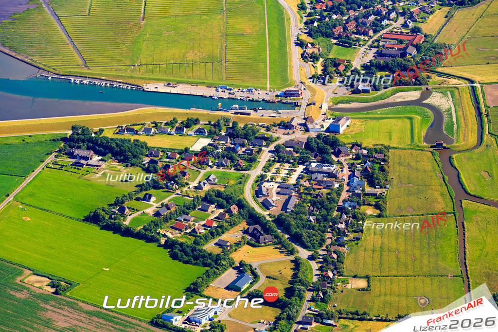 Die Luftbildaufnahme Tammensiel - Pellworm wurde 2018 mittels Flugzeug (keine Drohne) erstellt. Perfekte Schärfe und Druck- Auflösung- Garantiert!