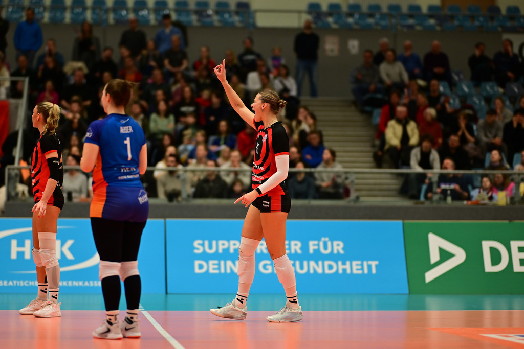 Volleyball I Frauen I Saison 2025-2026 I Bundesliga I Hauptrunde I ETV Hamburger Volksbank Volleys - Skurios Volleys Borken | Der Sportfotograf. - Realisiert mit Pictrs.com