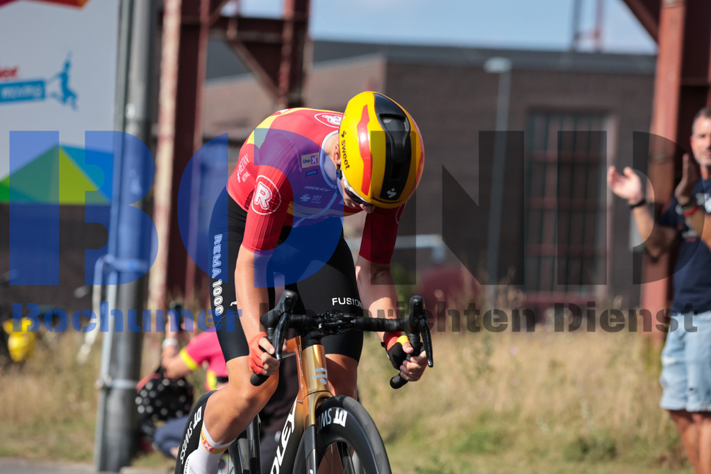 SES_DEUTOU20250820-22 | bond - Realisiert mit Pictrs.com