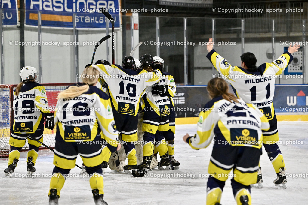 WILDCATS PATERNION & Lady Hawks Siegerehrung-Meisterfeier | Jubel Wildcats Paternion Mannschaft, #19 Knes Julia WILDCATS PATERNION, #16 Anton Sandra WILDCATS PATERNION, #11 Tschernutter Lara WILDCATS PATERNION, #10 Domenig Verena WILDCATS PATERNION, WILDCATS PATERNION &amp; Lady Hawks Siegerehrung-Meisterfeier, WILDCATS PATERNION &amp; Lady Hawks Siegerehrung-Meisterfeier am 12.03.2025 in Steindorf (Ossiachersee Halle), Austria, (Photo by Bernd Stefan)