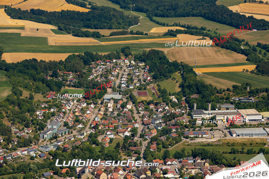 Aktuelles Luftbild von  Bühlertann - Die Luftaufnahme wurde 2022 mittels UL-Flugzeug erstellt ( keine Drohne ) - hochauflösende Kamera-Systeme von  Canon -Beste Qualität - Für grossformatige Ausdrucke geeignet. Die Geschenkidee !