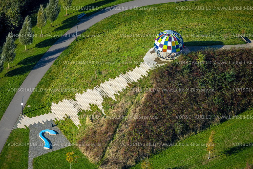 Selm241011574 | Luftbild, Kunstwerk farbige Kuppel im Auenpark, Künstler Polenz Metall Design Manufaktur, Selm, Münsterland, Nordrhein-Westfalen, Deutschland