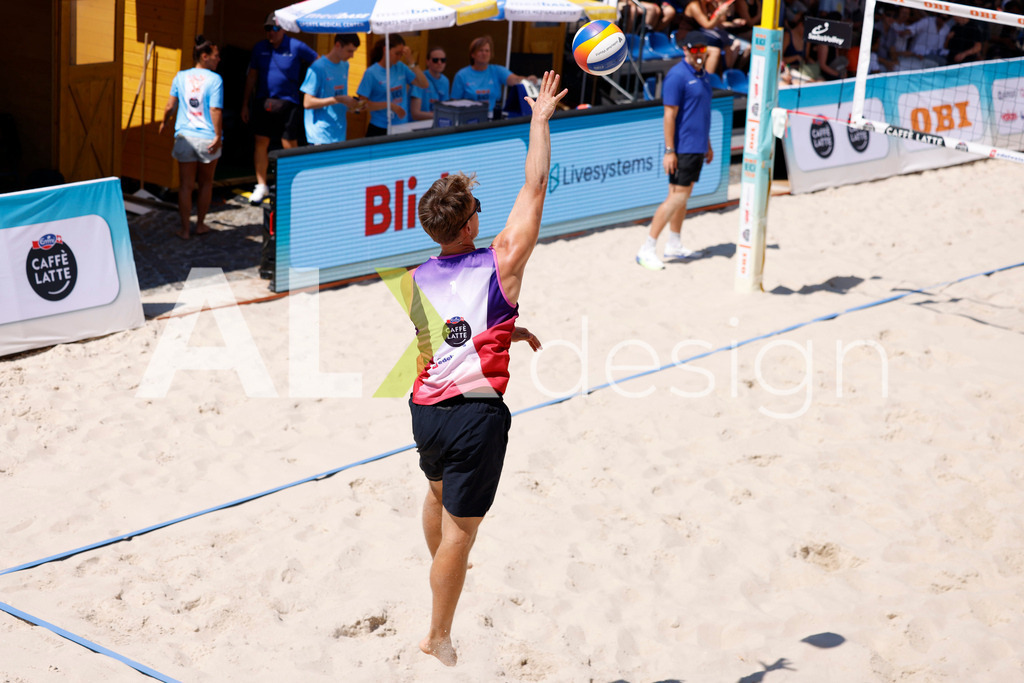 Obi BeachTour 2026 - Basel | BASEL, SWITZERLAND - JULY 18: FLORIAN BREER (SUI) serve during the Obi BeachTour 2026 match between DILLIER / FLÜCKIGER (SUI) and BREER / KÄLIN (SUI) at Barfüsserplatz on July 18, 2026 in Basel, Switzerland. - Realisiert mit Pictrs.com