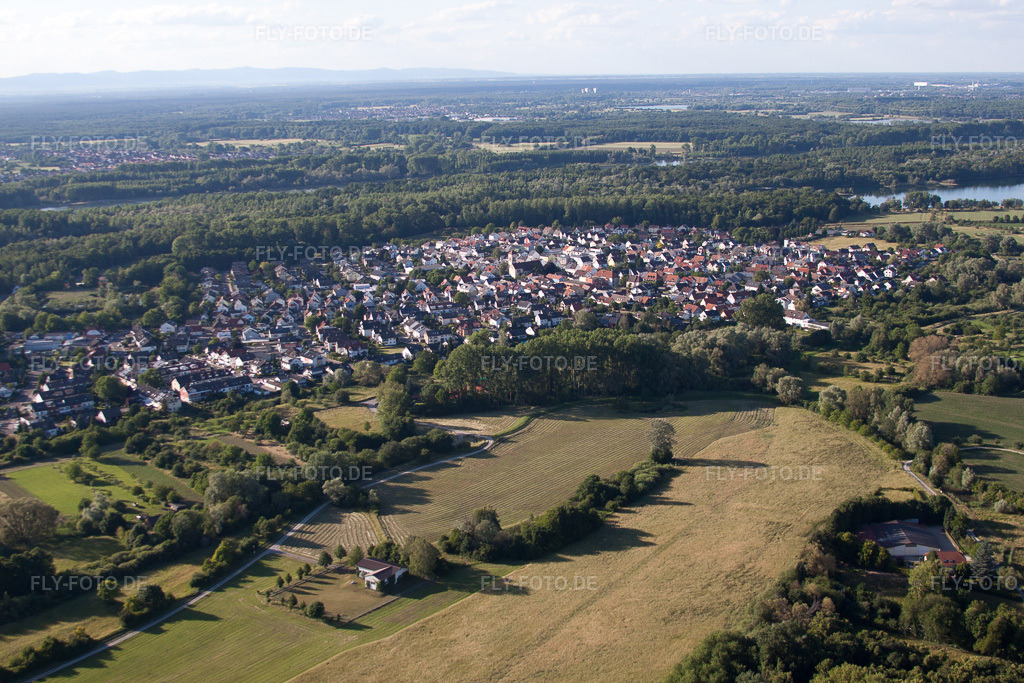 Luftbild: Ortsansicht von Südosten im Ortsteil Neuburgweier in Rheinstetten im Bundesland Baden-Württemberg in Deutschland. Foto: IMG_66532.jpg vom 05.06.2014 durch Werner Riehm/FLY-FOTO.de