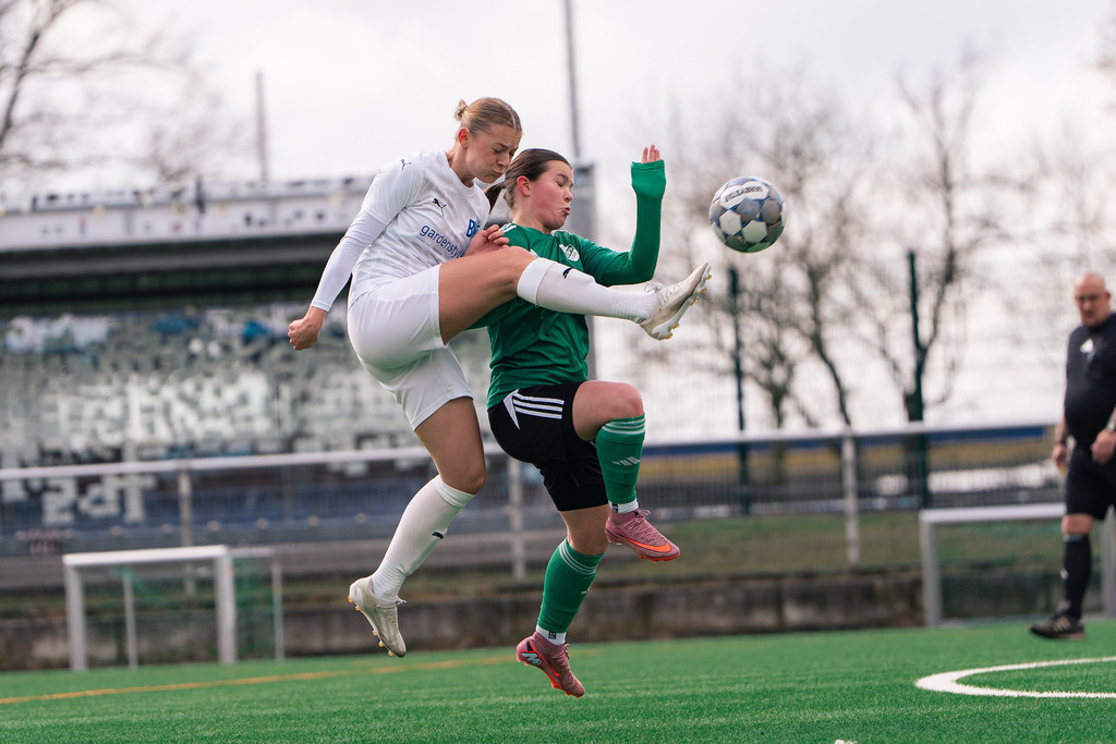 Fußball I Frauen I Saison 2025-2026 I Landesliga Weser-Ems I 13. Spieltag I BW Lohne - SV Olympia Uelsen I 9198 | jns.sportfotos - Realisiert mit Pictrs.com