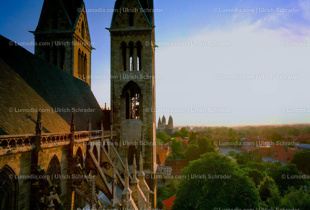 00491-2288 - Abendstimmung am Dom | Stockfoto und Bilderpool mit Bildmaterial aus Deutschland, dem Harz, Halberstadt, Quedlinburg, Wernigerode und weltweit. Qualitativ hochwertige und professionelle Fotos anschauen und kaufen. - Realisiert mit Pictrs.com