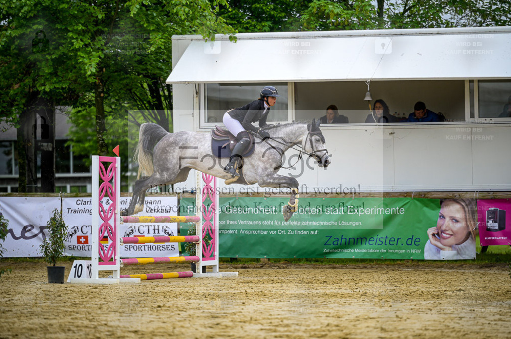 Reitturnier Lienen | Entdecke hochwertige Reitturnierfotos von Foto Oger. Professionell, emotional und authentisch – jetzt Lieblingsmomente im Shop bestellen. - Realisiert mit Pictrs.com