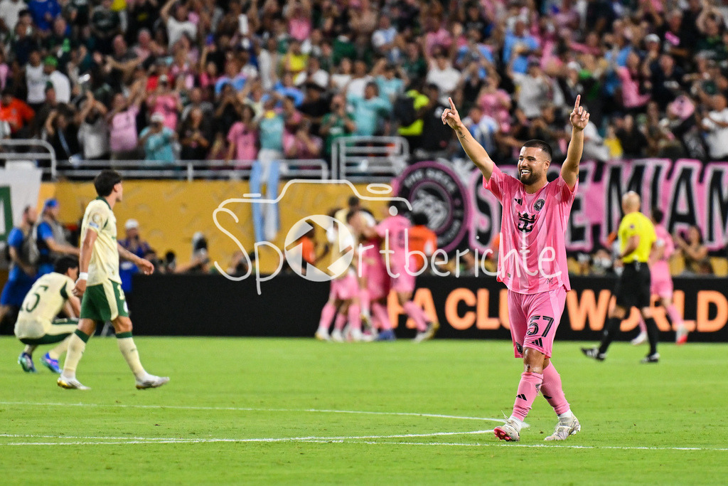 Inter Miami CF - Palmeiras Sao Paulo | Jubel der Hausherren nach dem Treffer zum 2-0 durch Luis SUAREZ (Inter Miami 9) / Tor / Torschuetze / Freude / Happy / FIFA Club World Cup: Inter Miami CF - Palmeiras Sao Paulo, Hard Rock Stadium am 23.06.2025 / NOT FOR SALE IN USA / Marcelo WEIGANDT (Inter Miami 57)