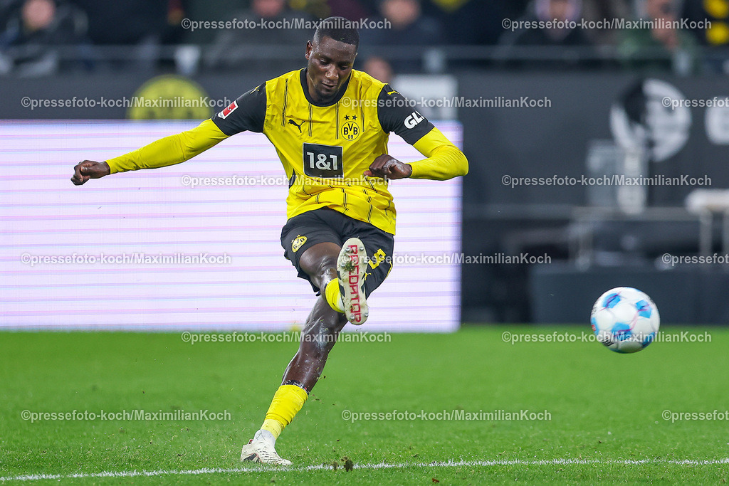 BVB15122402240 | 15.12.2024, Fußball, Borussia Dortmund - TSG 1899 Hoffenheim, 1. Fußball Bundesliga, 14. Spieltag, Signal Iduna Park, Saison 2024 2025: Serhou Guirassy (BVB #9)DFB regulations prohibit any use of photographs as image sequences and or quasi-video.