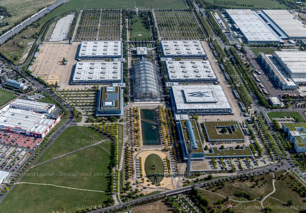 4039868 | LEIPZIG 14.09.2020 Ausstellungsgelände und Messehallen der " LMI - Leipziger Messe International GmbH " an der Messe-Allee im Ortsteil Nord in Leipzig im Bundesland Sachsen, Deutschland. Weiterführende Informationen bei: LMI - Leipziger Messe International GmbH,  gmp International GmbH. // Exhibition grounds and exhibition halls of the " LMI - Leipziger Messe International GmbH " on Messe-Allee in the district Nord in Leipzig in the state Saxony, Germany. Further information at: LMI - Leipziger Messe International GmbH,  gmp International GmbH. Foto: Gerhard Launer