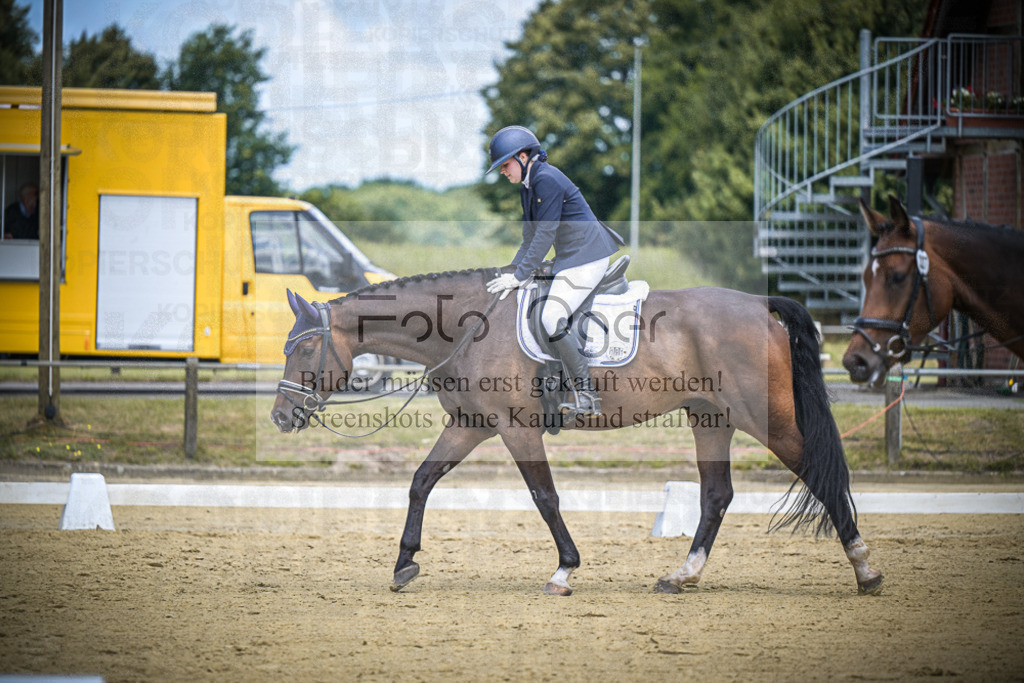 DOS_1243 | Entdecke hochwertige Reitturnierfotos von Foto Oger. Professionell, emotional und authentisch – jetzt Lieblingsmomente im Shop bestellen.Deutschlandweite Turnierfotografie. - Realisiert mit Pictrs.com