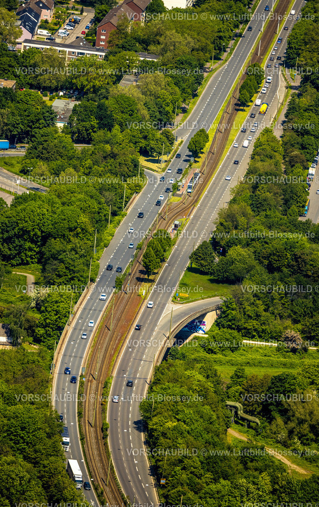 Gelsenkirchen230511021 | Luftbild, Straßenbahnlinie in der Mitte der Kurt-Schumacher-Straße, Emscherstraße, Erle, Gelsenkirchen, Ruhrgebiet, Nordrhein-Westfalen, Deutschland