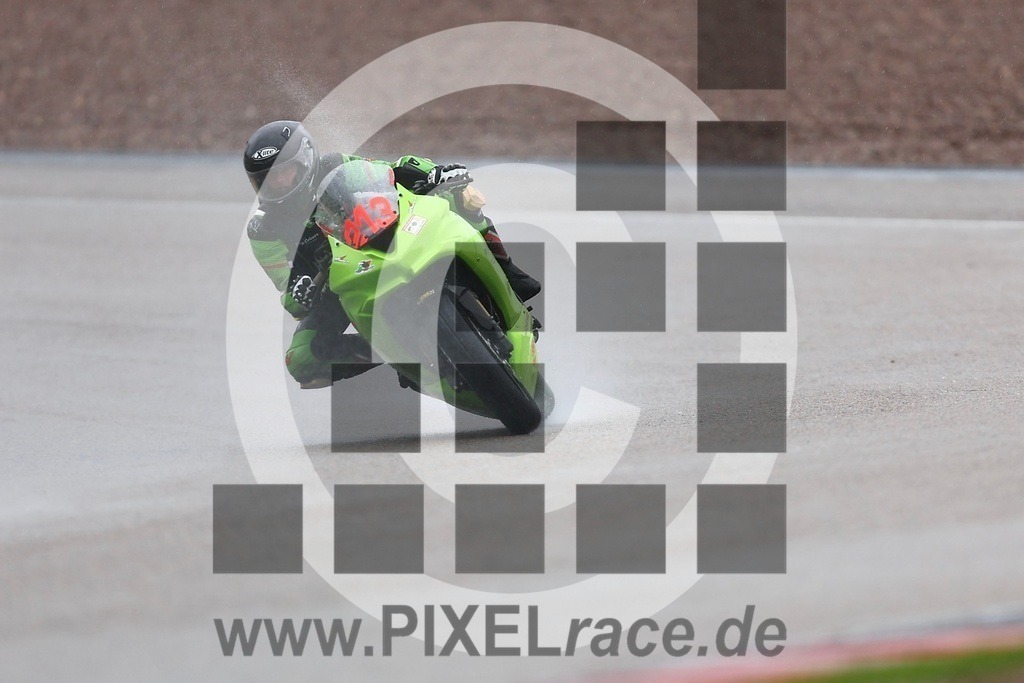 0213-20250922_31519 | Schöne Erinnerungen an spannende Momente - das festzuhalten ist unser Job. PIXELrace.de ist seit 2003 auf den Rennstrecken Europas unterwegs um die Action draußen beim Fahren und die wunderbare Stimmung imm Fahrerlager für euch einzufangen.
