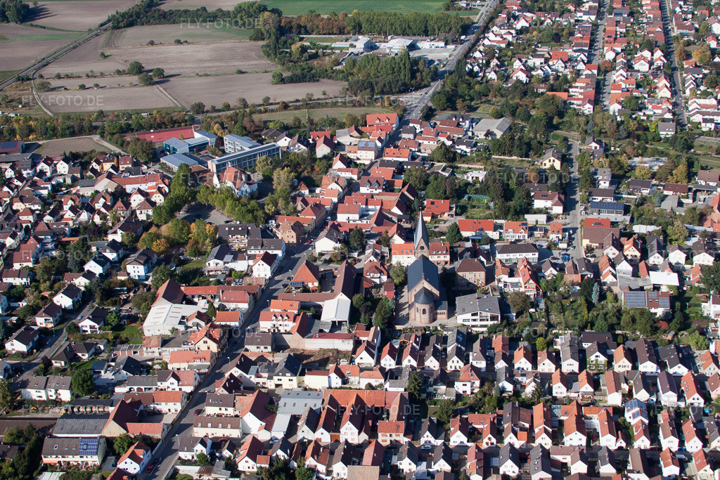 Luftbild: Ortsansicht der Straßen und Häuser der Wohngebiete im Ortsteil Bobenheim in Bobenheim-Roxheim im Bundesland Rheinland-Pfalz in Deutschland. Foto: IMG_21924.jpg vom 09.10.2009 durch Werner Riehm/FLY-FOTO.de