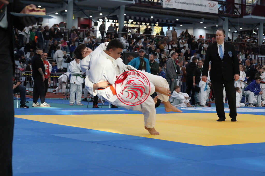 1J7A2342 | Fotos vom Adler Cup - Pictures from Adler Cup

Hier findet Ihr alle Eindrücke und großen Momente der Adler Cup Wochenenden. Here you will find all impressions and great moments of the Adler Cup weekends. - Realisiert mit Pictrs.com