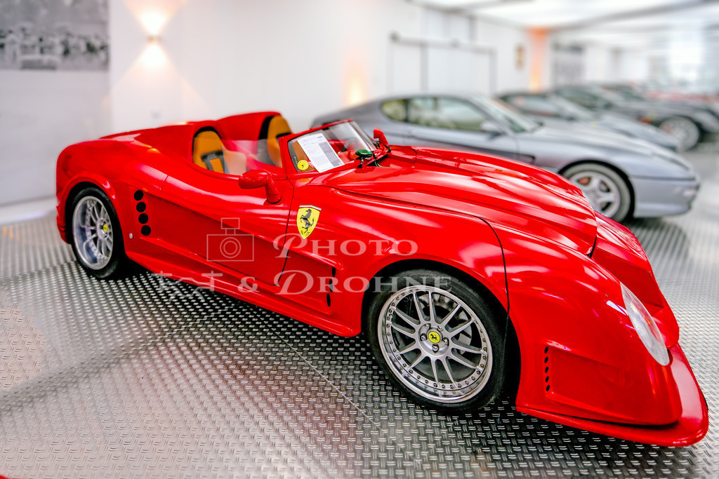 Ferrari Sbarro Tornado SB2-2736 | Einzelstück eines Supersportwagens entworfen von Kult-Designer Franco Sbarro. - Realisiert mit Pictrs.com