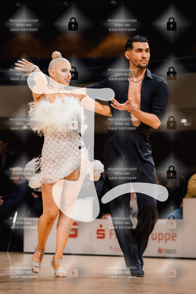Goldstadtpokal 2025 - WDSF World Open Latin 45th (47) Cesar Ulises Palacios Quintero _ Vera Gerster (TTC Rot-Gold Tübingen)-2025-01-25-4863 | Webshop for digital downloads and prints of dance sport, event & show photographer Julian Link - Realisiert mit Pictrs.com