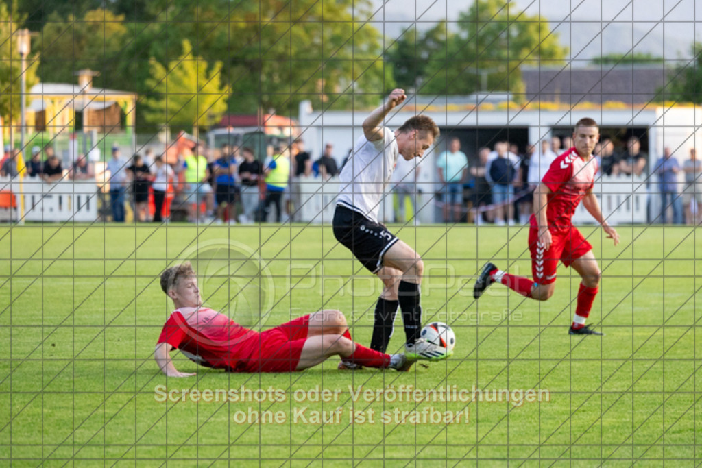 20250616_205637_0990 | #,  TV Eybach (weiß) vs. 1.FC Donzdorf II (rot), Fussball, Entscheidungsspiel 3 in Kreisliga A3 - Bezirk Neckar/Fils, Saison 2024/2025, Rasensportplatz, Staufenecker Str. 41, 73084 Salach, 16.06.2025 - 18:30 Uhr,Foto: PhotoPeet-Sportfotografie/Peter Harich