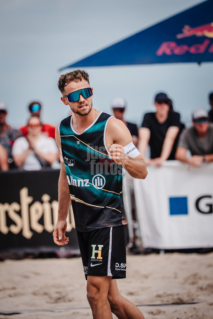 Beachvolleyball | Männer | Deutsche Meisterschaften 2025 Timmendorfer Strand | 04.09.2025 | Jonas Sagstetter jubelt und ballt die Faust