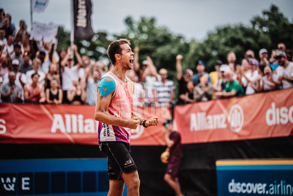 Beachvolleyball | Männer | Allianz German Beach Tour 2025 | Tourstop München | 06.07.2025 | Yannick Bibelriether jubelt