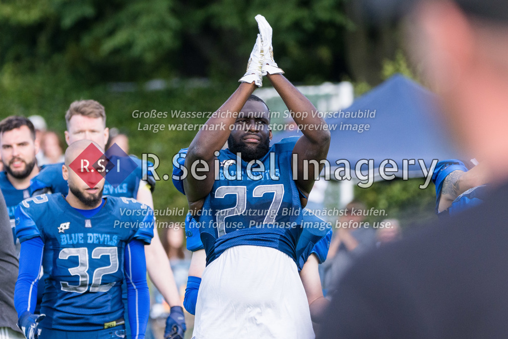 American Football, Saison 2022, Regionalliga Nord, Hamburg Blue Devils - Oldenburg Knights, Dr.-Hermann-Schnell-Sportplatz (Hamburg), 06.08.2022, 07. Gameweek | Christopher Stender (#27, Blue Devils, DB)
