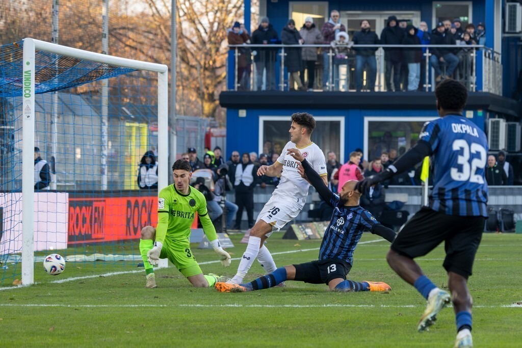 Fußball 3. Liga, Saison 2025/26, 15. Spieltag: Waldhof Mannheim gegen SV Wehen-Wiesbaden | Fußball 3. Liga, Saison 2025/26, 15. Spieltag: Waldhof Mannheim gegen SV Wehen-Wiesbaden***Bild: Terrence Boyd (13, Mannheim) erzielt das Tor zum 1:0 - Realisiert mit Pictrs.com