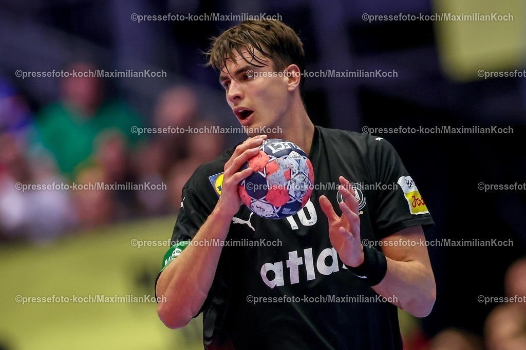 EHF19012602188 | 19.01.2026, Handball, Men's EHF EURO 2026, Deutschland - Spanien, Jyske Bank Boxen in Herning, Dänemark, Preliminary Round:  Julian Köster (Germany #18) 