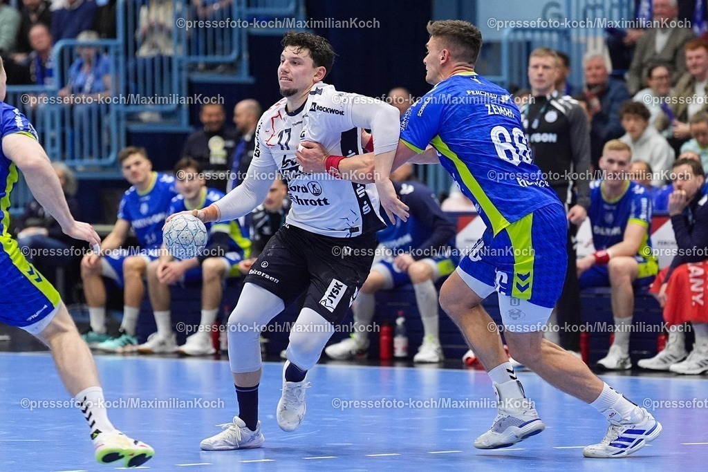 xYDRx10022601037 | 10.02.2026, xydrx, Handball, 1.HBL, VfL Gummersbach - SG Flensburg-Handewitt, Schwalbe-Arena: Marko Grgic (SG Flensburg-Handewitt #17) im Zweikampf gegen Stepan Zeman (VfL Gummersbach #66)   Photo: xYannisxDreimannxPressefotoKochx