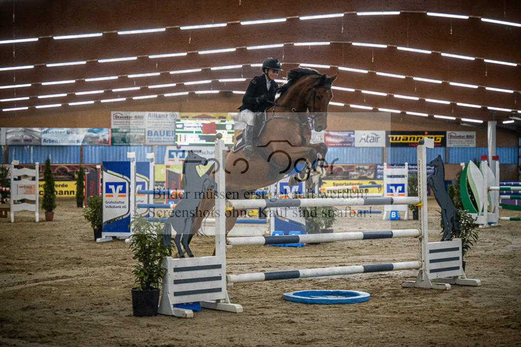 DOS_B928 | Entdecke hochwertige Reitturnierfotos von Foto Oger. Professionell, emotional und authentisch – jetzt Lieblingsmomente im Shop bestellen.Deutschlandweite Turnierfotografie. - Realisiert mit Pictrs.com